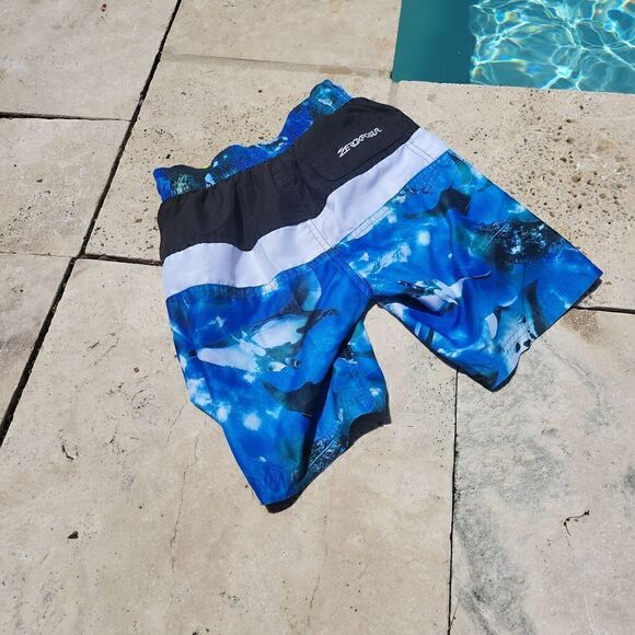 Boys swim trunks size 5/6 - Picture 2 of 4